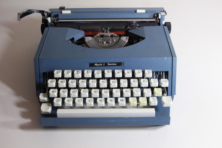Mark 1 Series Typewriter ~ Blue ~ Case ~ Great Condition!