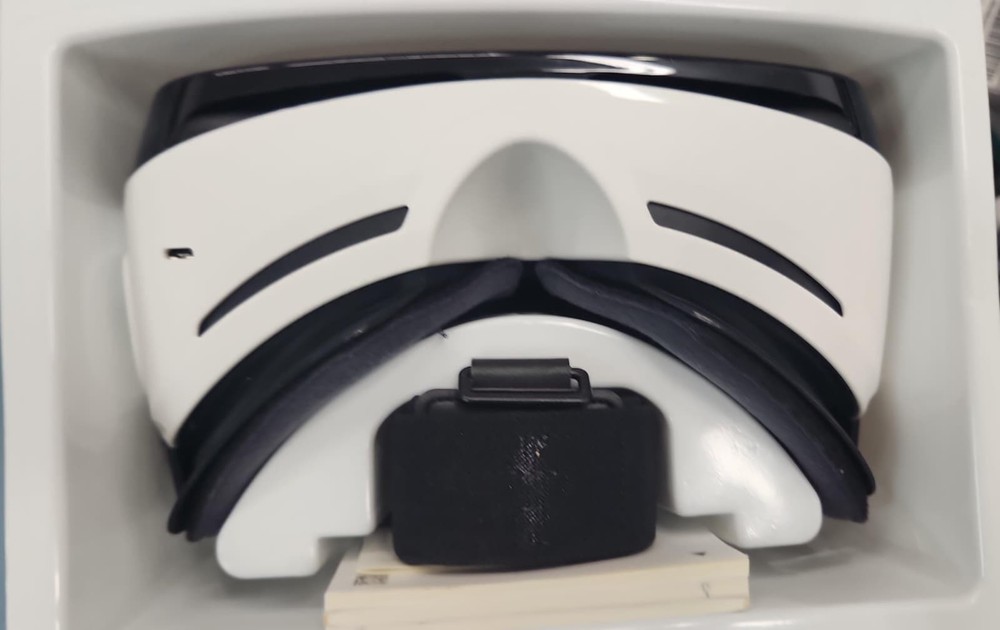 Samsung Gear VR Headset Powered by Oculus Open box