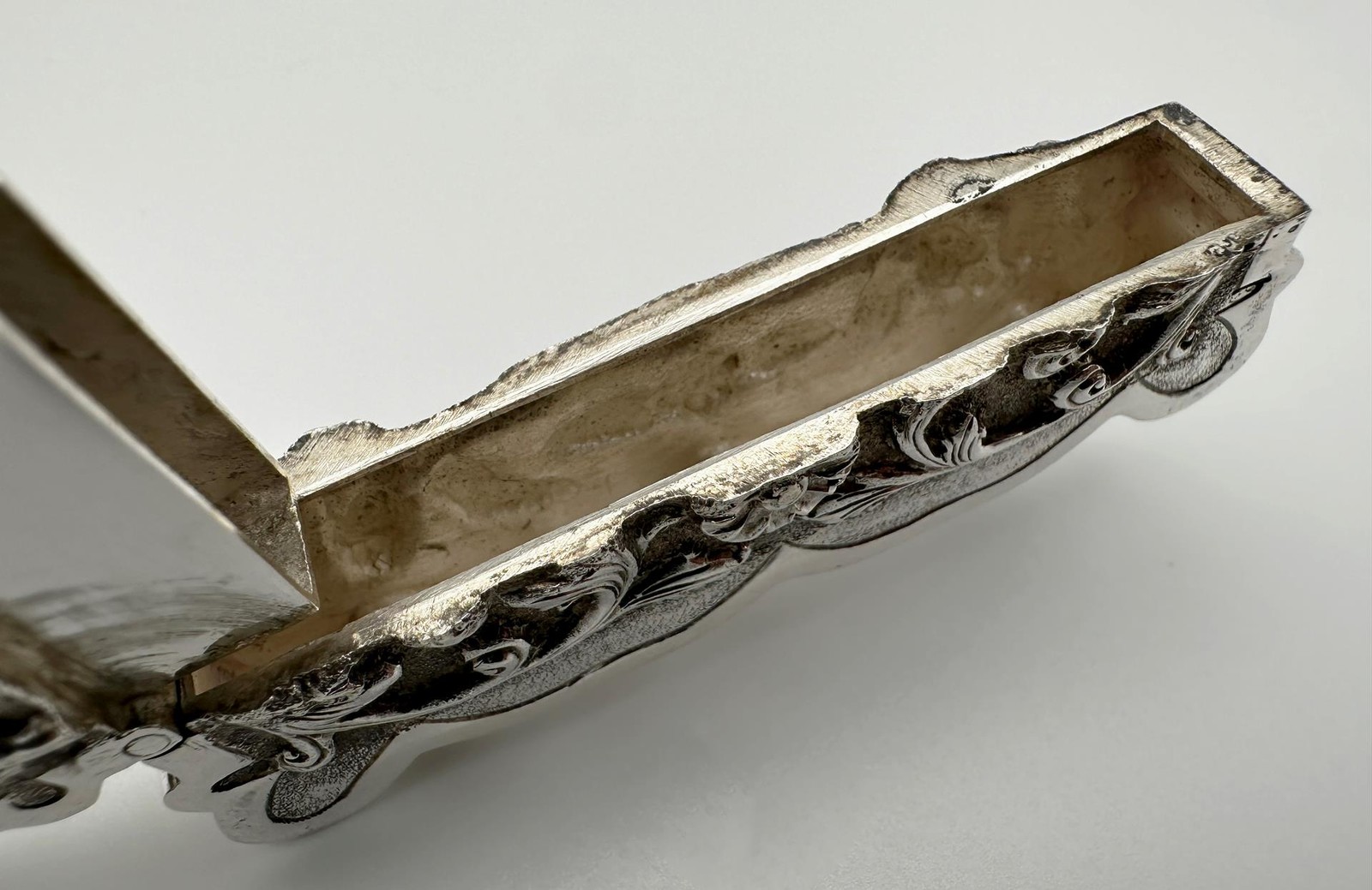 ANTIQUE INDIAN REPOUSE CARD CASE SILVER c1900 HASTINGS CHAPEL KOLKATA