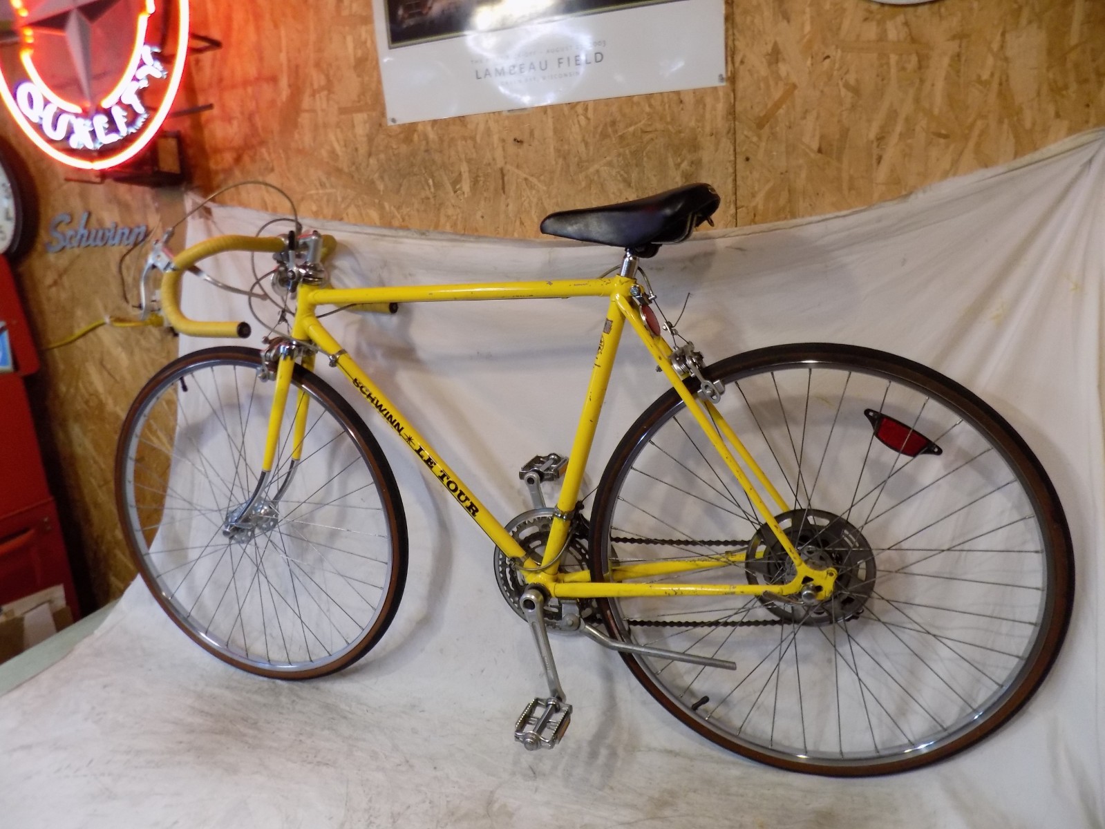 1974 SCHWINN LE TOUR MENS 10-SPEED ROAD BIKE SUPER SPORT VOYAGEUR 12 VINTAGE 74