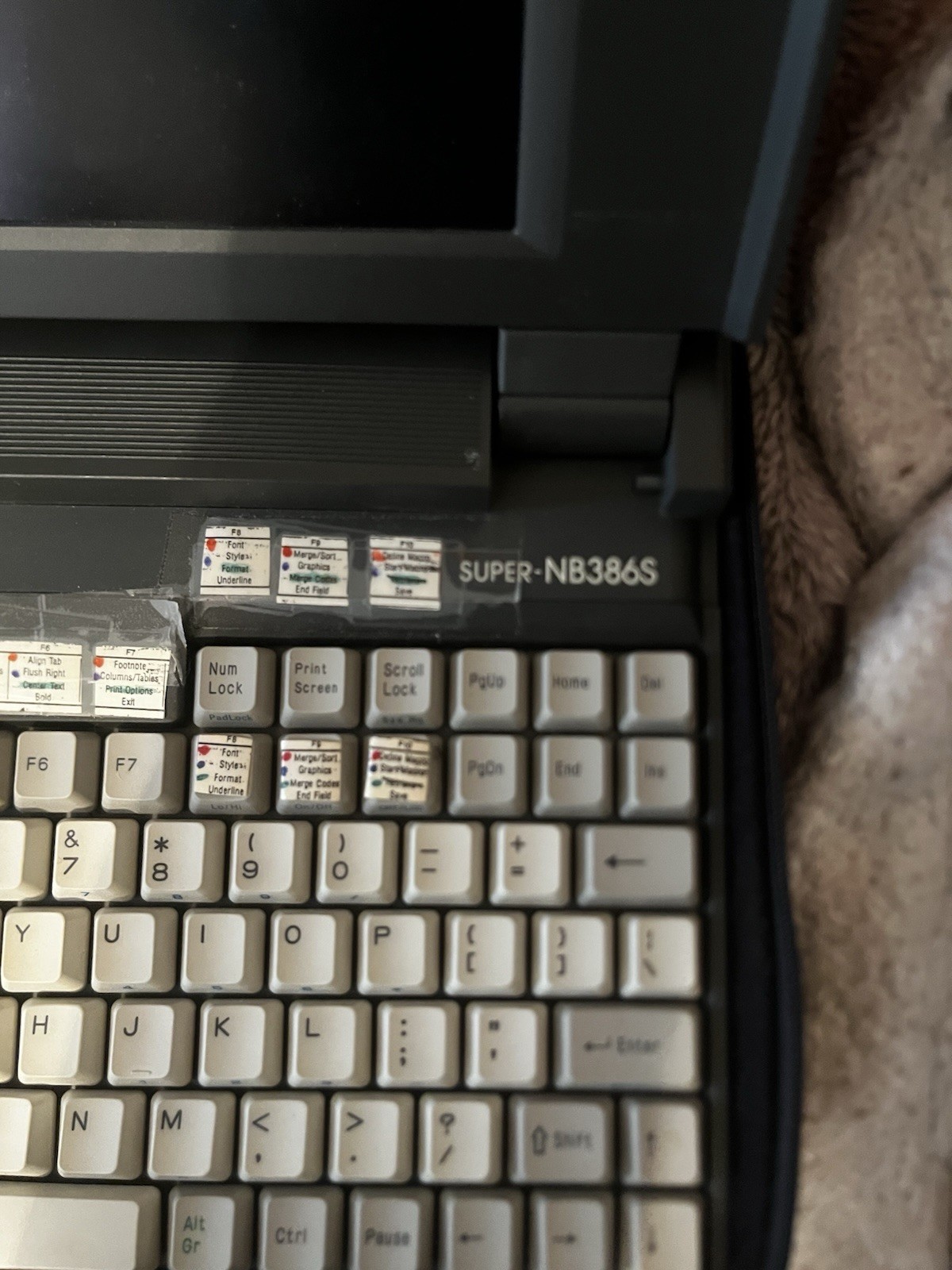 Hyundai Super-NB386S Vintage Laptop with Carrying Case & Panaonic Battery