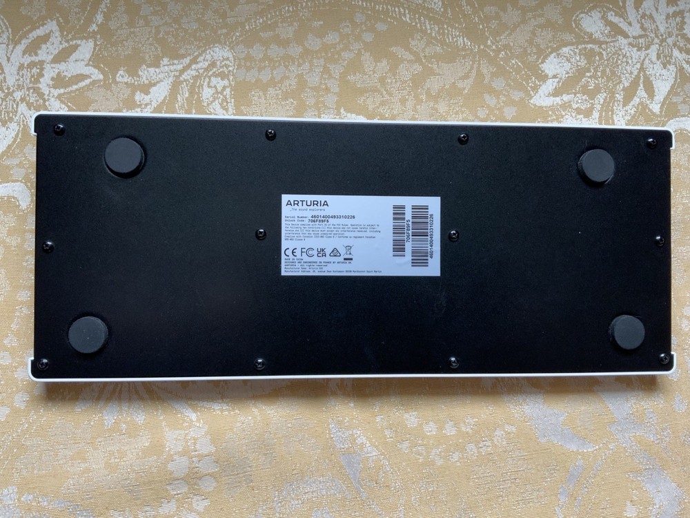 Arturia BeatStep White MIDI Controller & Sequencer w/ USB/midi Cables IOB