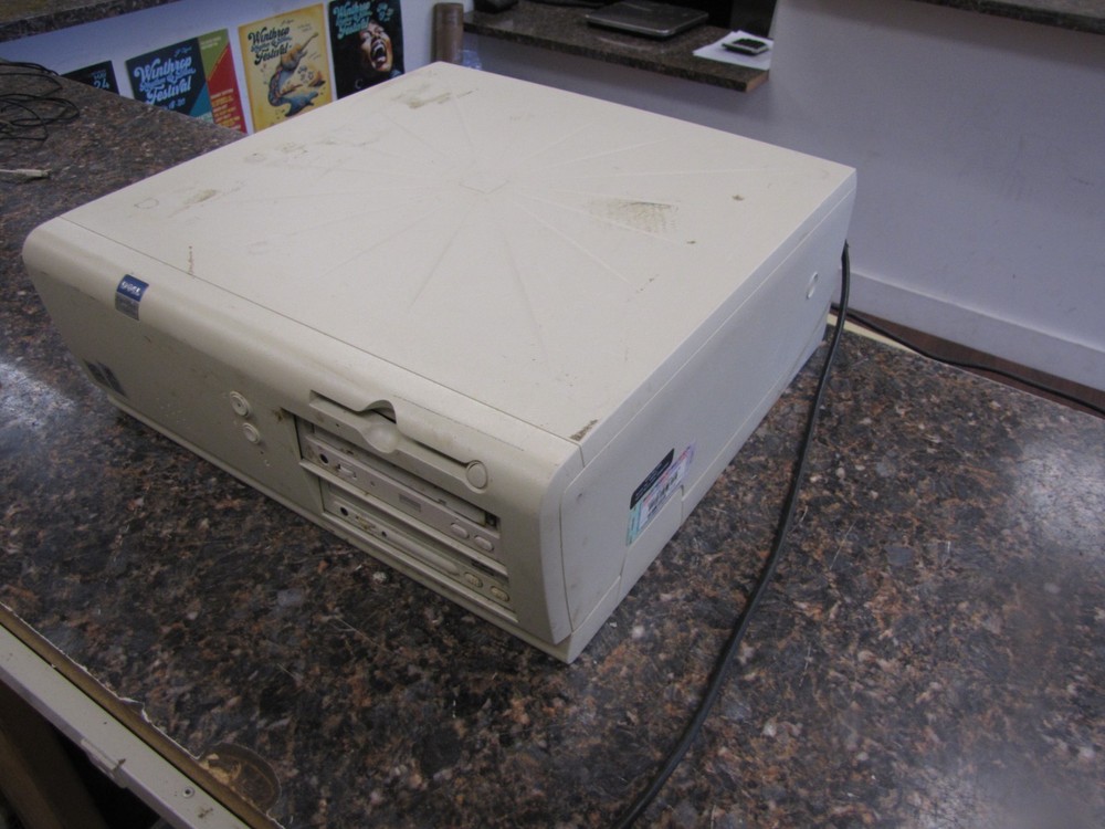 Dell OptiPlex GX110 Intel Pentium III PC Computer - no HD, powers on