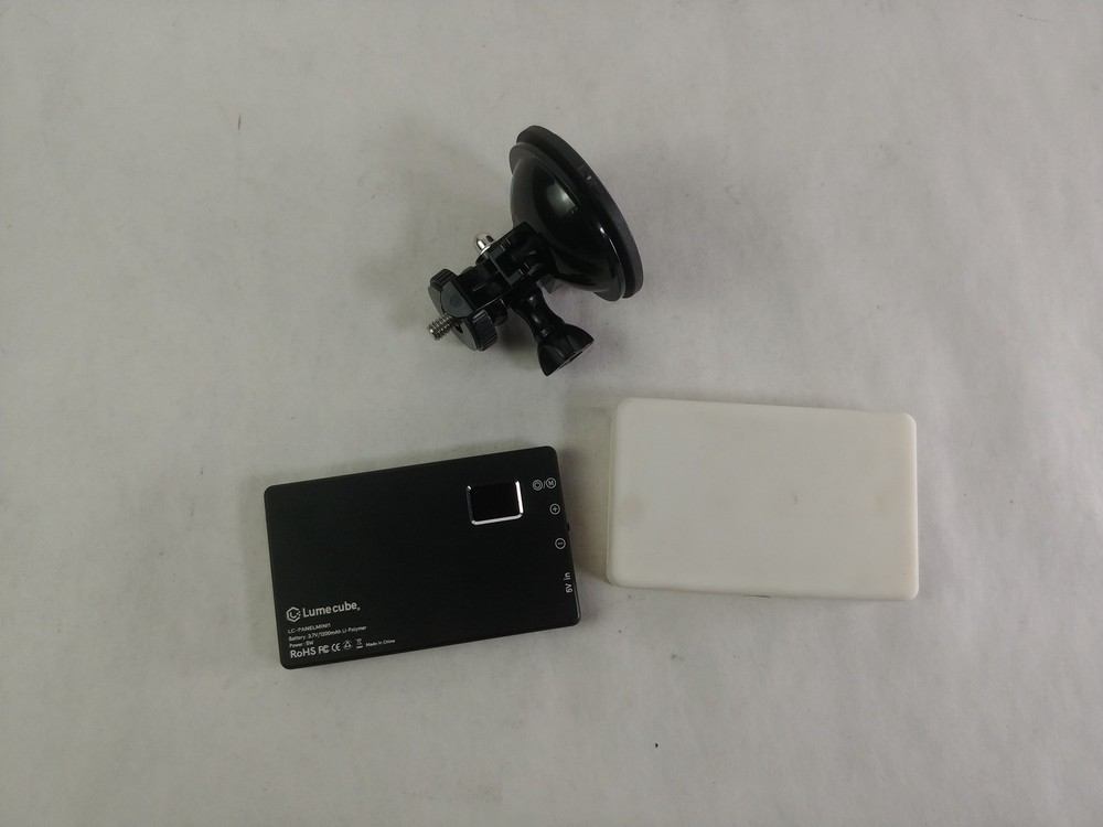 Lumecube LC-PANELMINI1 Smart LED Light and diffuser.