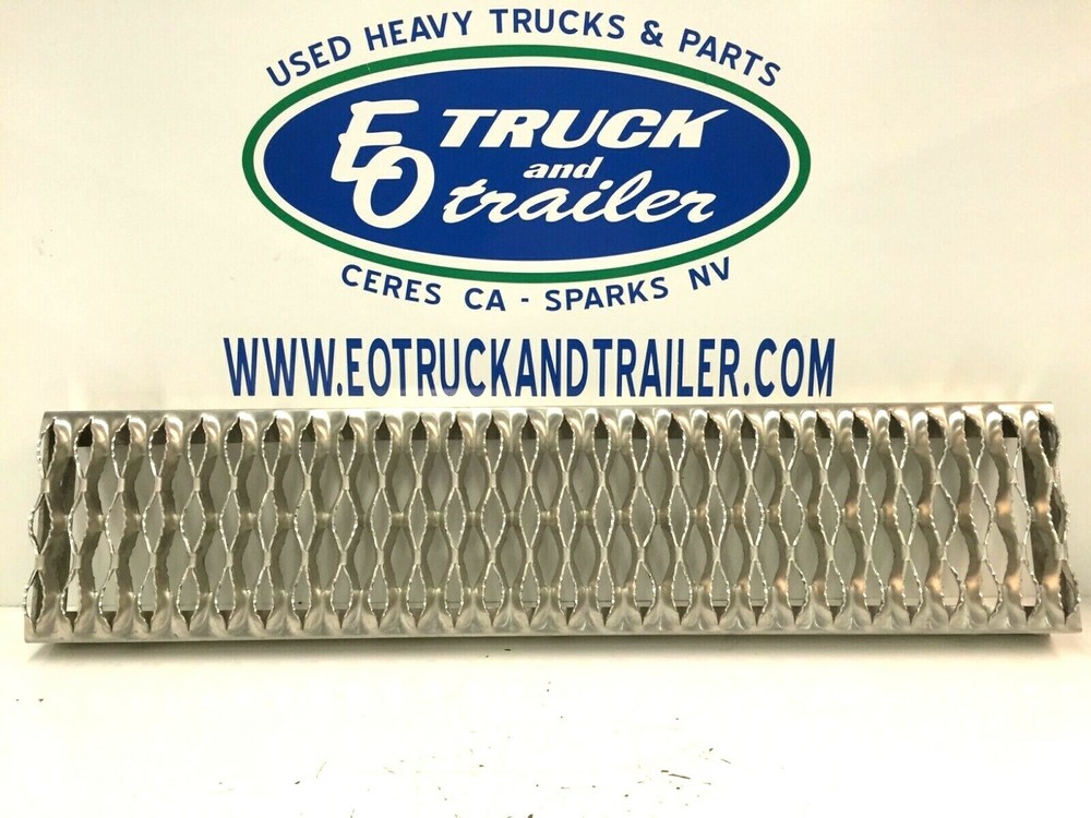 Peterbilt 379 389 Battery Box Lower Step