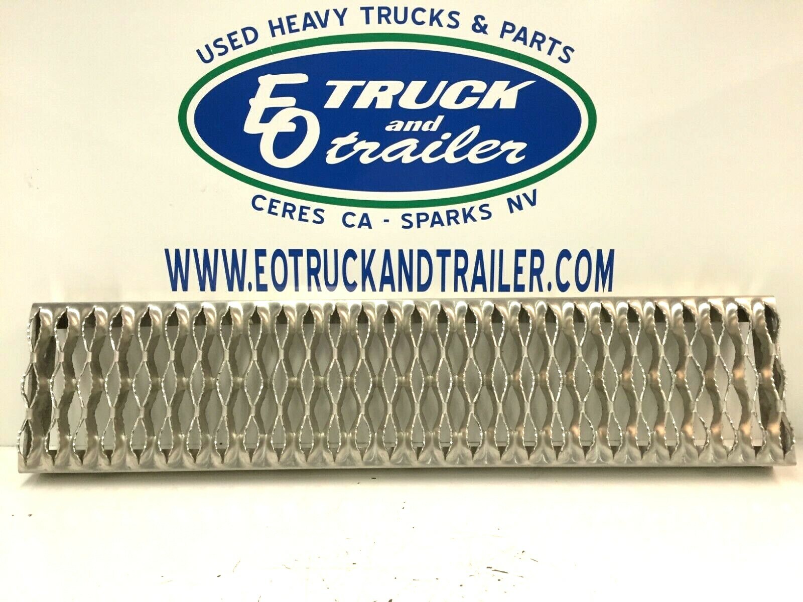 Peterbilt 379 389 Battery Box Top Step - Heavy Duty