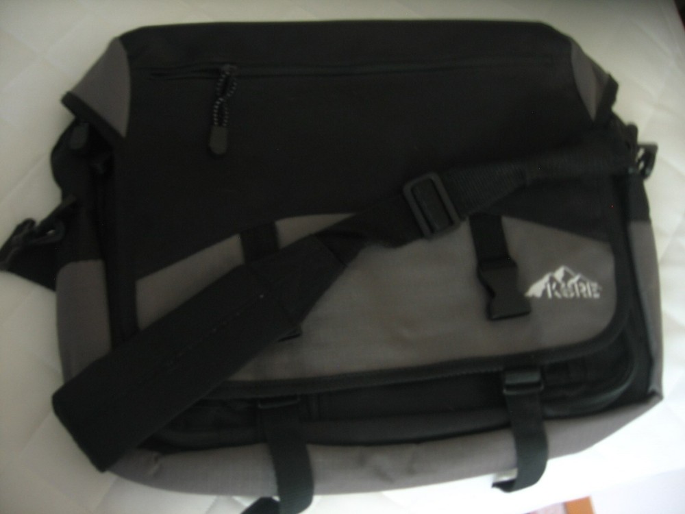 KORE BLACK & GREY MESSENGER LAGTOP BAG