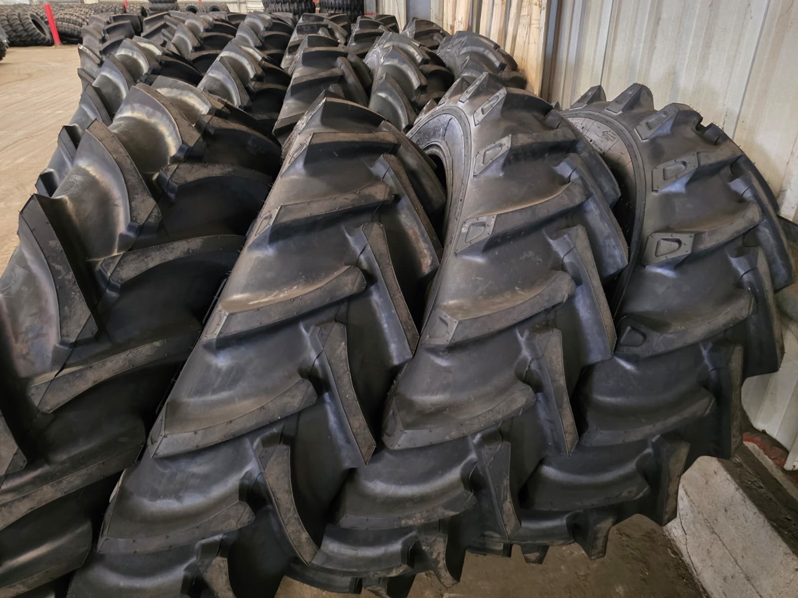 Tractor Tire 15.5-38 12PLY Shipping Information (PLEASE READ FIRST)