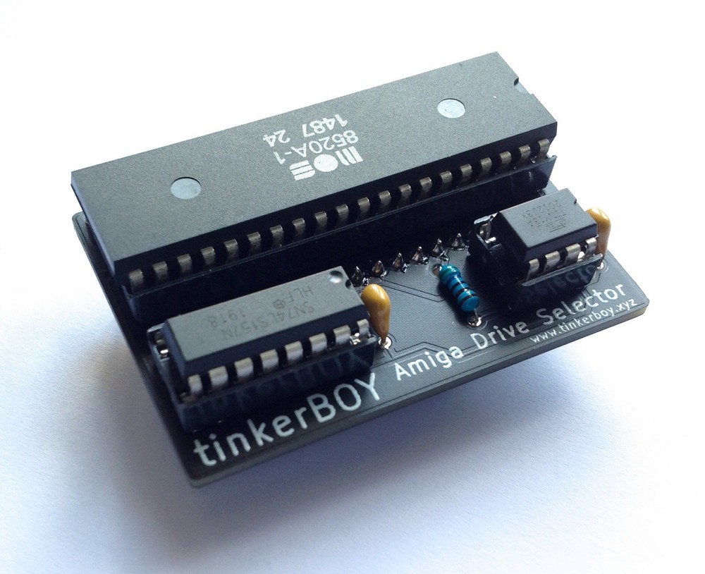 tinkerBOY Amiga Drive Selector – Switchless Boot Selector for Amiga