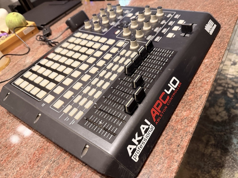 Akai Professional APC 40 Ableton Controller - Midi Mixer/Control Surface