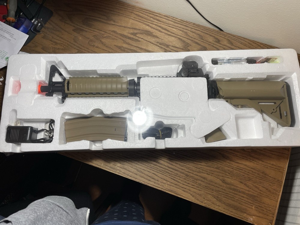 Airsoft Electric M4 Rifle