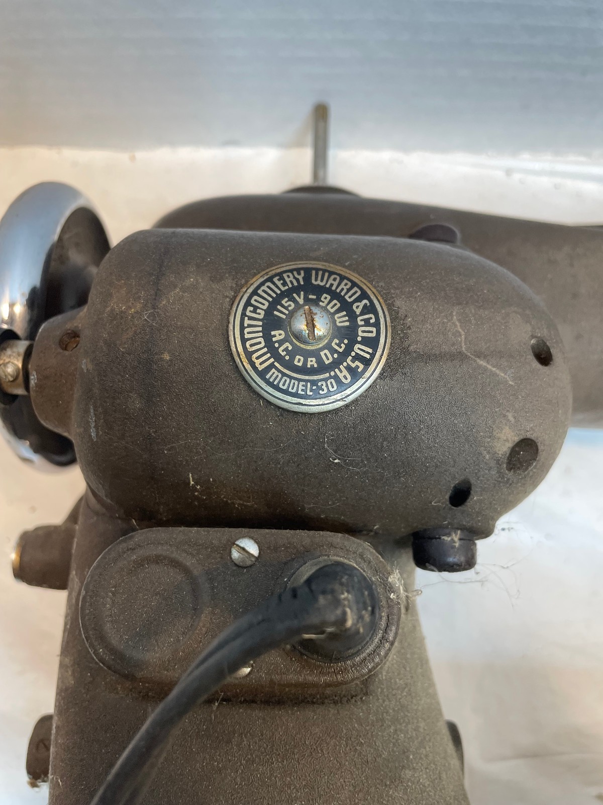 Montgomery Ward Model 30 Streamliner Electric sewing machine - Parts or Repair