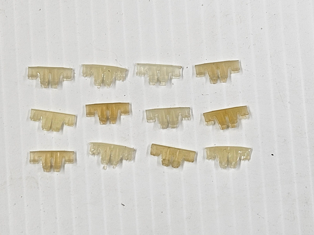 LIONEL 32-45 POWER BUS INSULATORS
