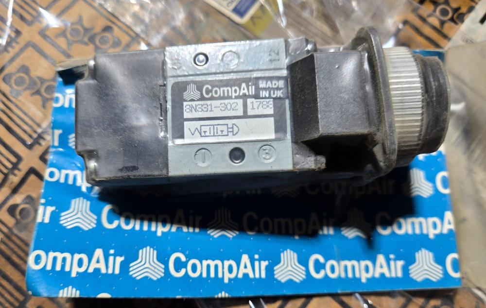 Compair  Push Button Valve 3N331-302 NEW