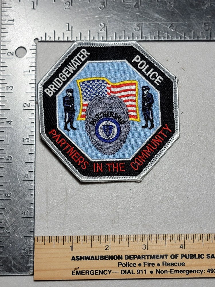 Bin1 B18 Police patch patches Massachusetts Bridgewater