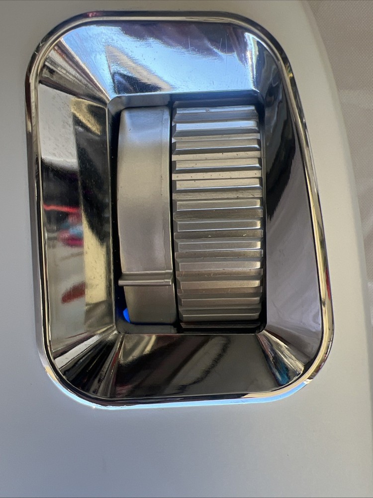 Goodee HD projector With Remote And Connection Cords