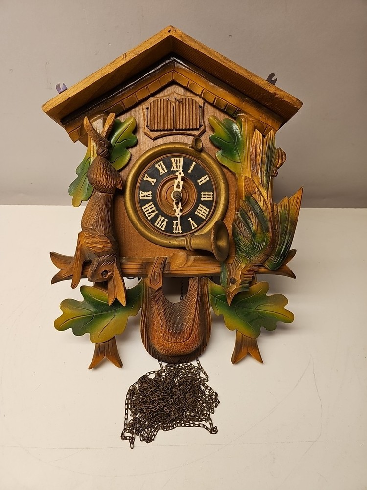 ANTIQUE MUSICAL HUNTER CUCKOO CLOCK NEEDS REPAIR