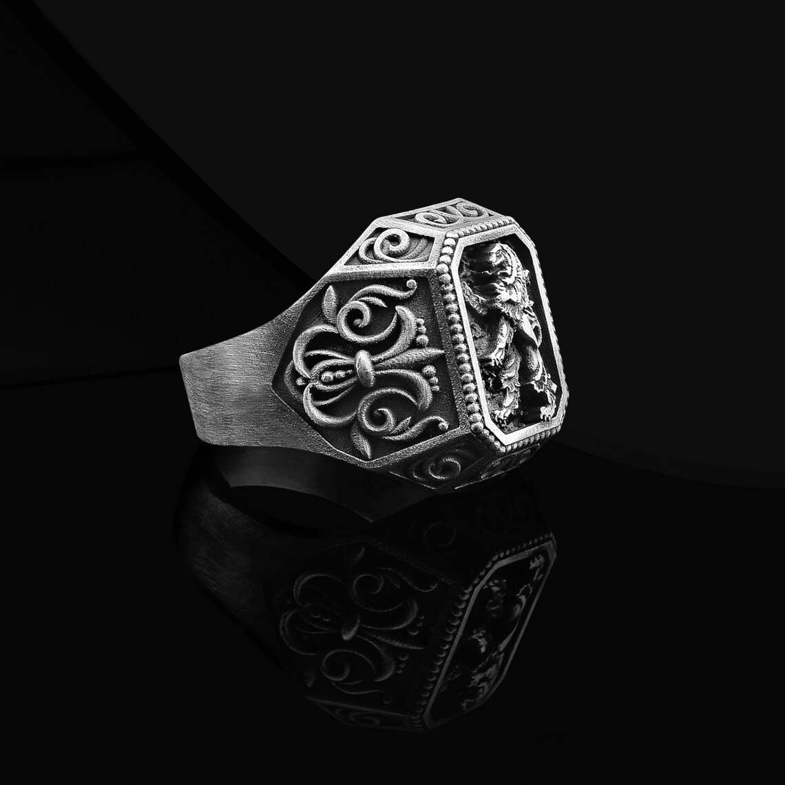 Scottish Rampant Lion Signet Ring 925 Sterling Silver Oxidized Ring Duty Free