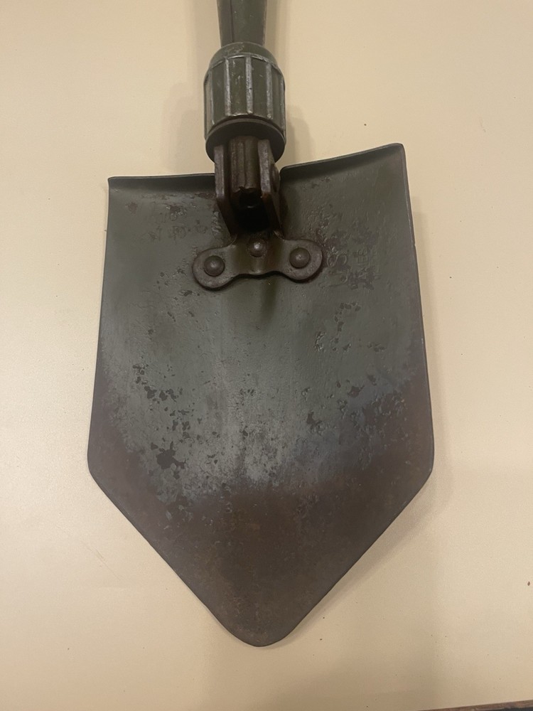 ORIGINAL WWII US ARMY M1943 COMBAT FIELD FOLDING SHOVEL - DATED 1945 AMES