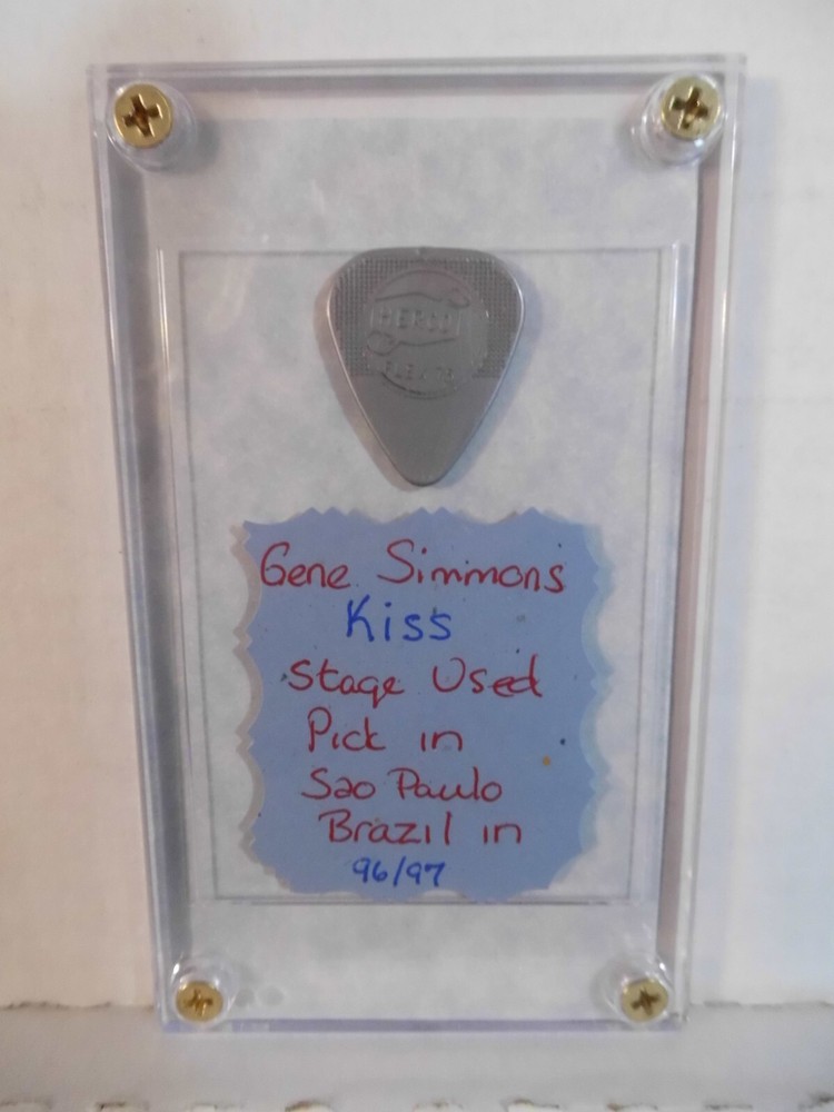 KISS~GENE SIMMONS~TOUR GUITAR PICK/CASE~1996~97 READ DESCRIPTION (57)