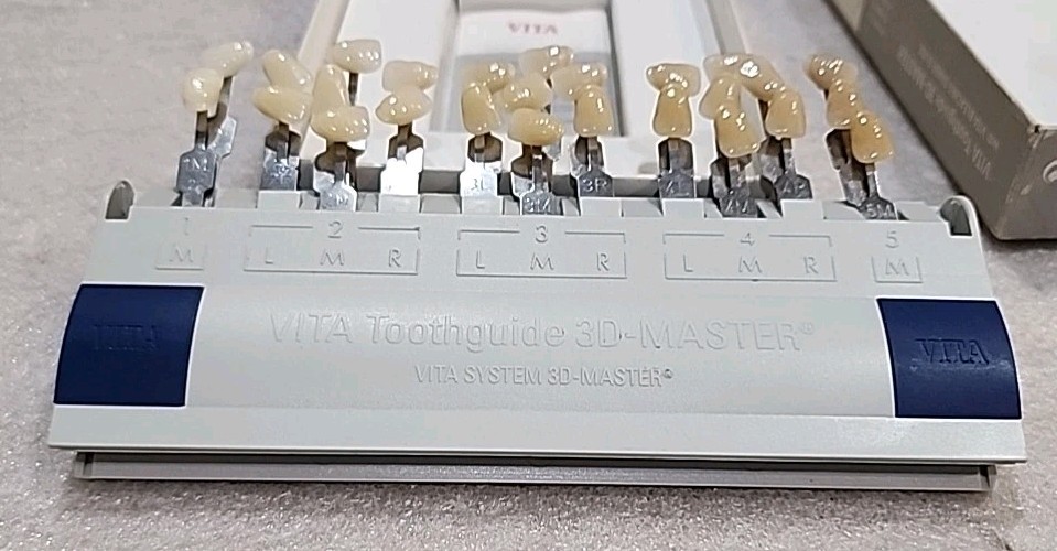 VITA Toothguide 3D-Master With Bleached Shade