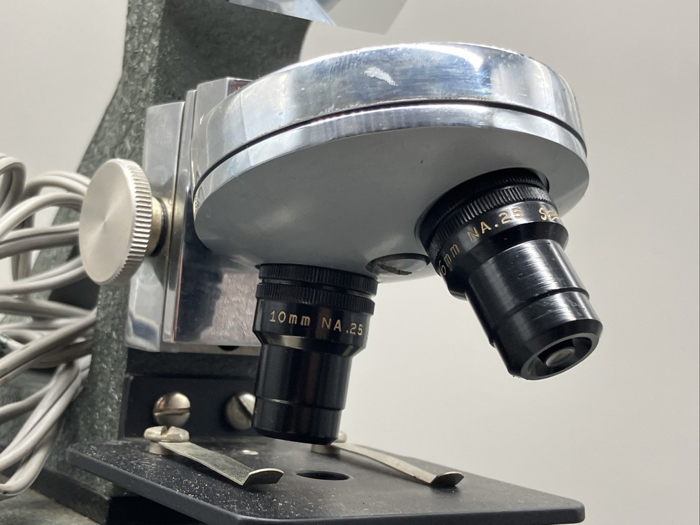 Victor V200 Microscope Vtg