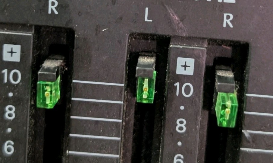 Onkyo Integra Stereo Graphic Equalizer 12 Band EQ-35 Damage Knobs Holder Works