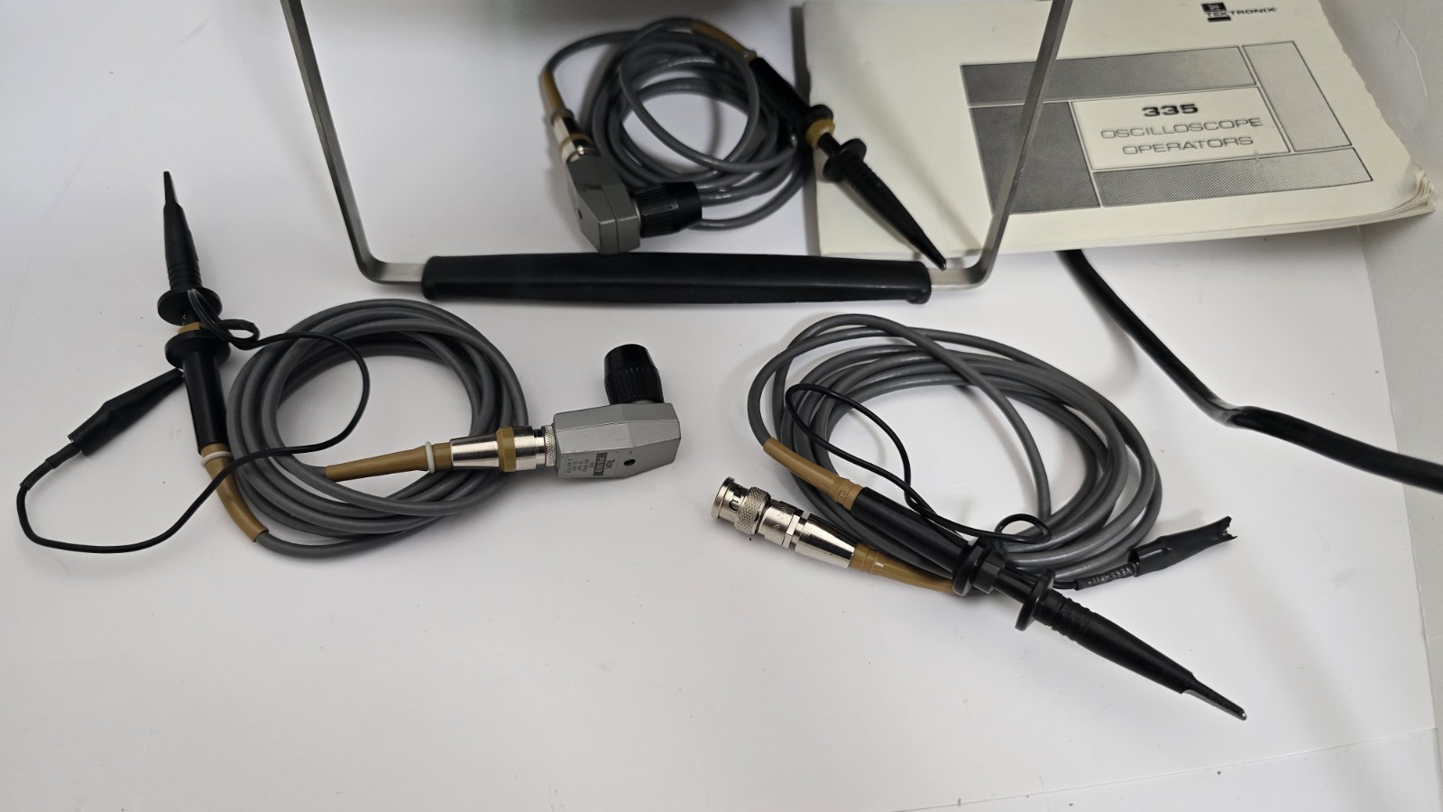 Sony Tektronix 335 Oscilloscope - Dual trace 35MHz small portable W/3 Probes