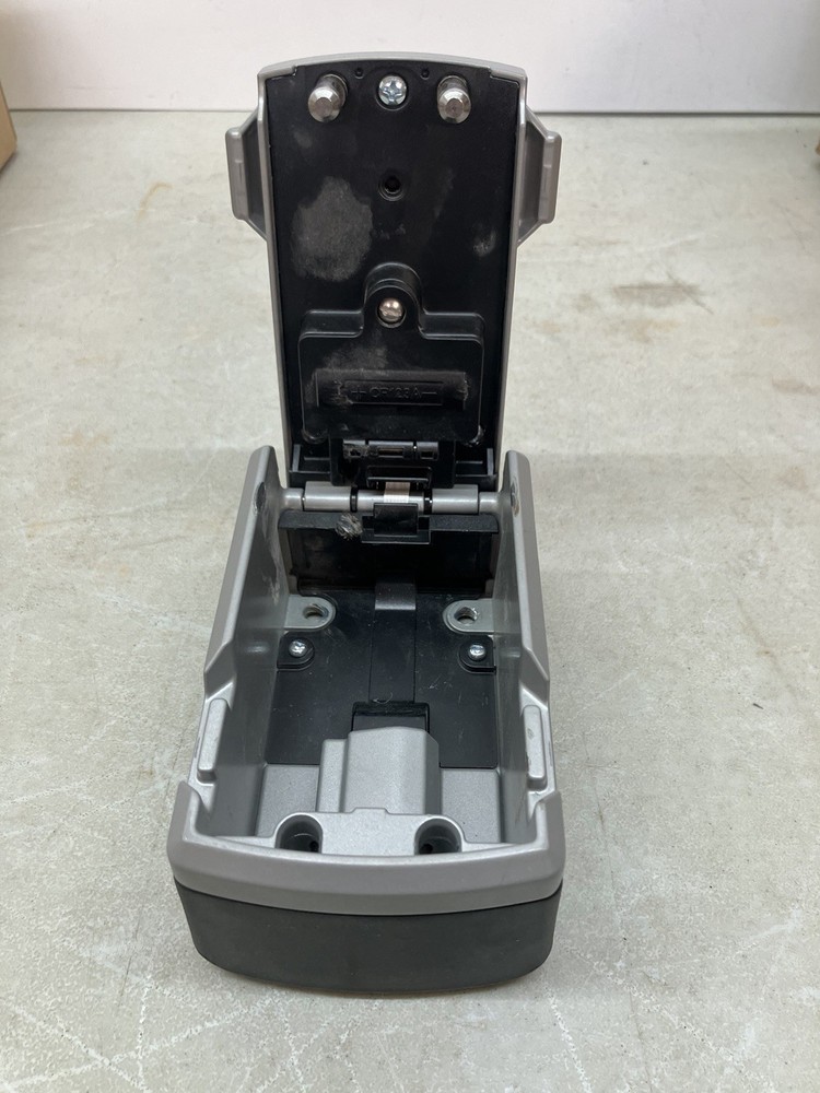 Master Lock 5441D Bluetooth Wall Mount Key Lock Box Electronic USED