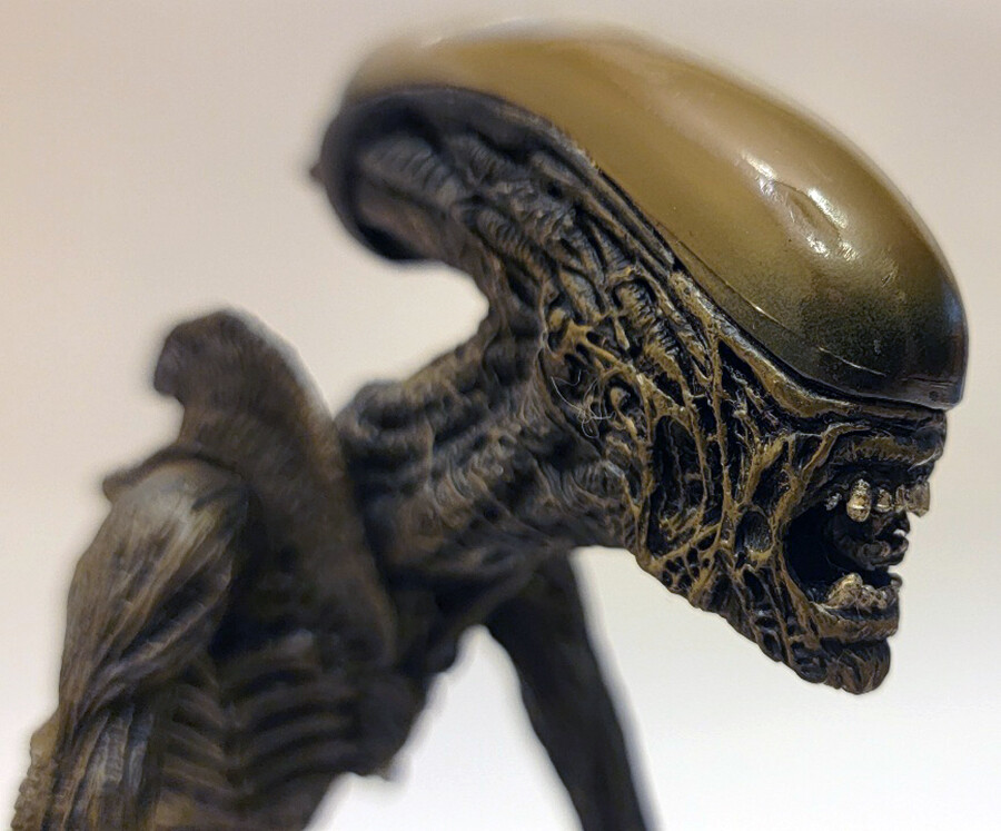 Alien VS Predator Posable Alien Figure 7” Action Figure