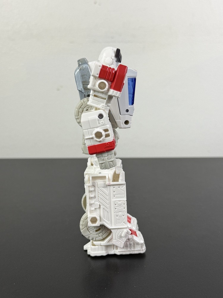 Transformers WFC Siege War for Cybertron Trilogy Ratchet Walgreens Exclusive