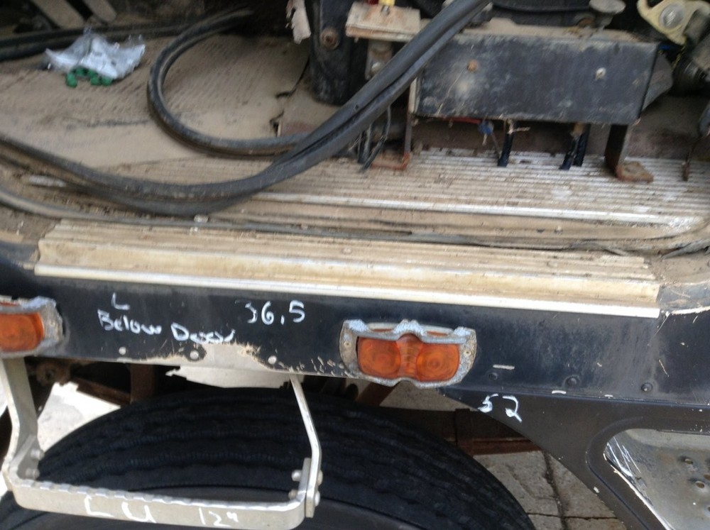 International 9670 ALUMINUM CAB Panel