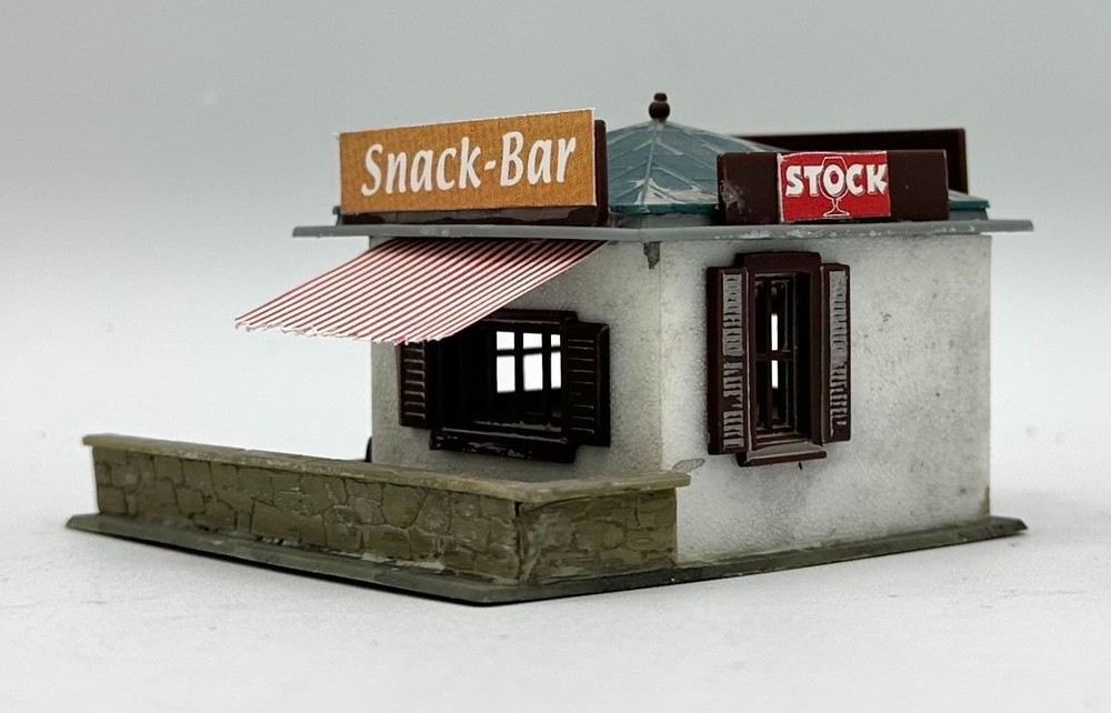 HO Scale Roadside Snack Bar Custom/Weathered Painted