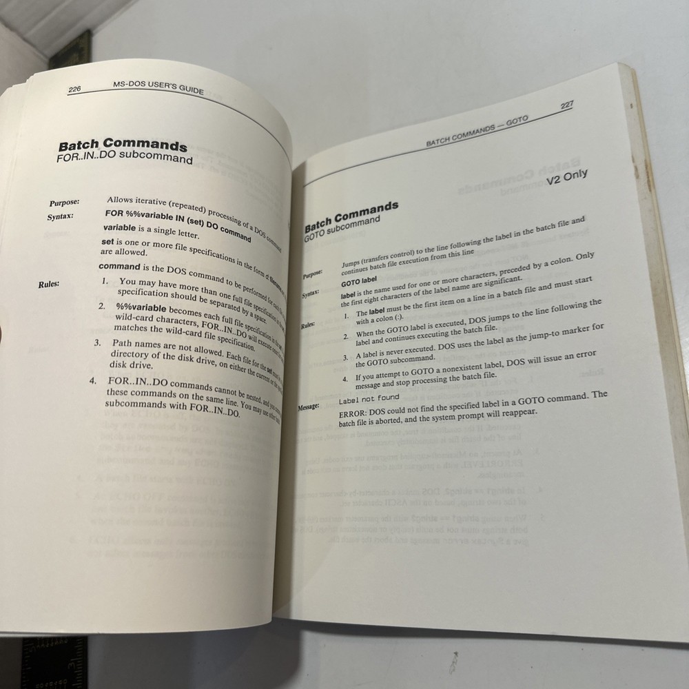Microsoft's MS-DOS User's Reference Guide 1984 Que Vintage Computer