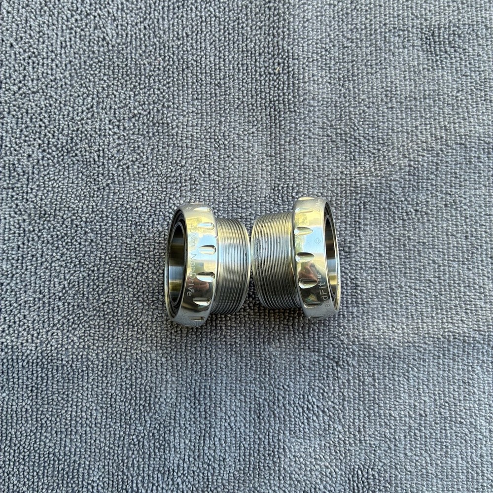 Chris King ThreadFit 24 bottom bracket silver with fit kit