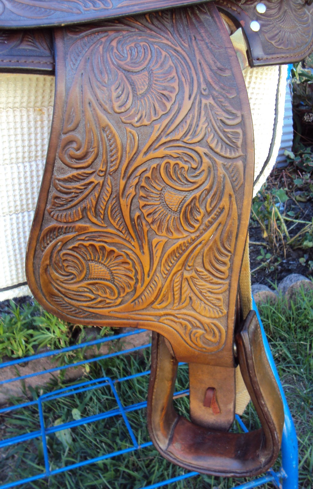 SIMCO Western Show / Parade Saddle- 15" -SILVER HEARTS- Tooled Design -STUNNING!