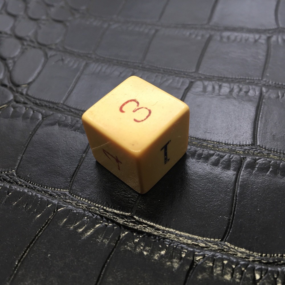 Vintage Bakelite PUT AND TAKE single dice with A TESTED