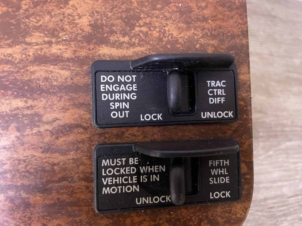 FREIGHTLINER CASCADIA SWITCH GAUGE PANEL OEM
