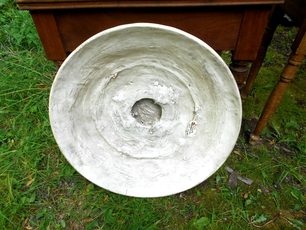 ANTIQUE VICTORIAN HANGING PLASTER CEILING MEDALLION