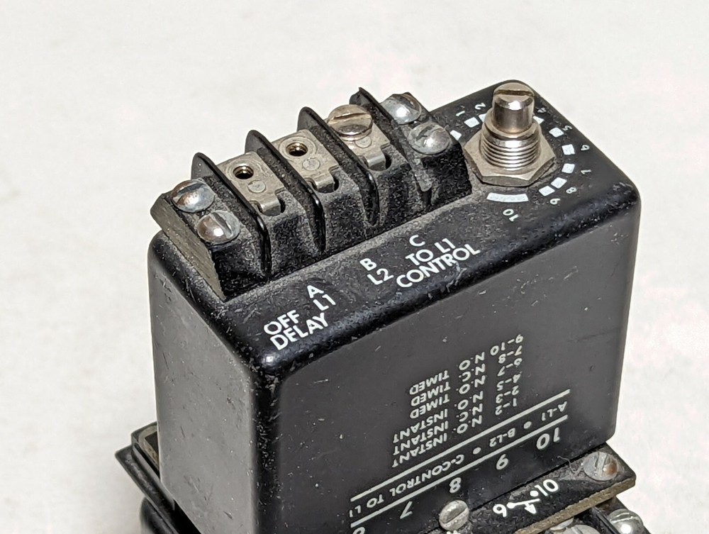 Industrial Solid State Controls FX8614 1014-1K2B, range .5-100sec