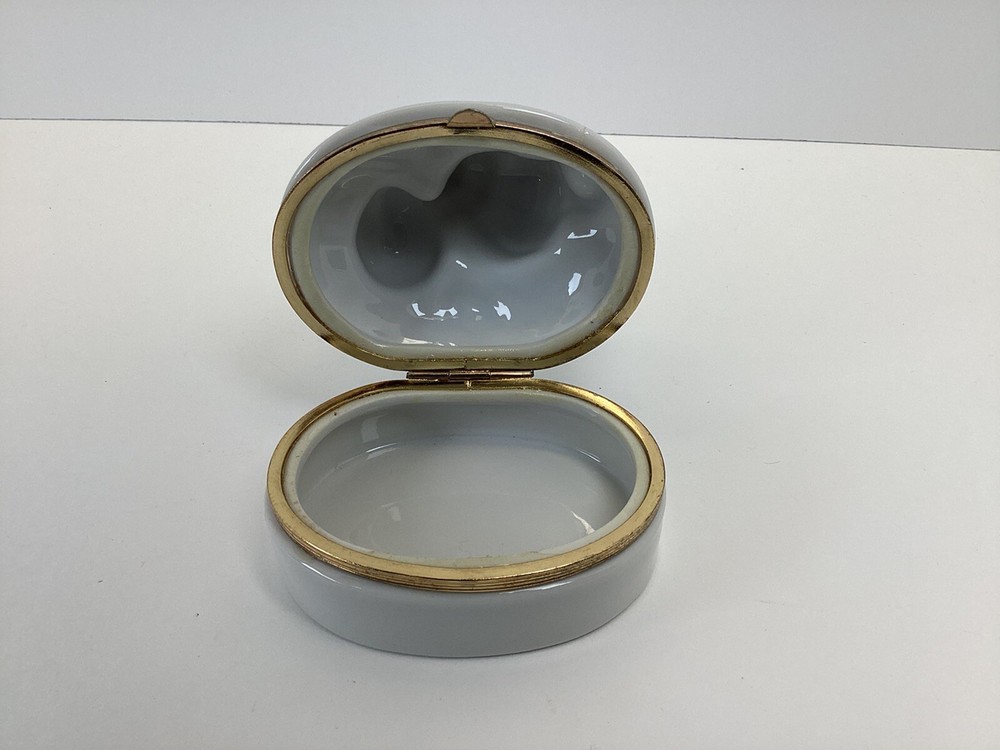 White ceramic shell trinket box