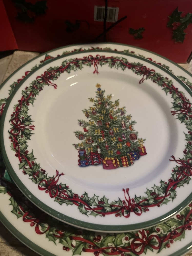 Christopher Radko holiday celebrations dinnerware 7 Piece set earthenware