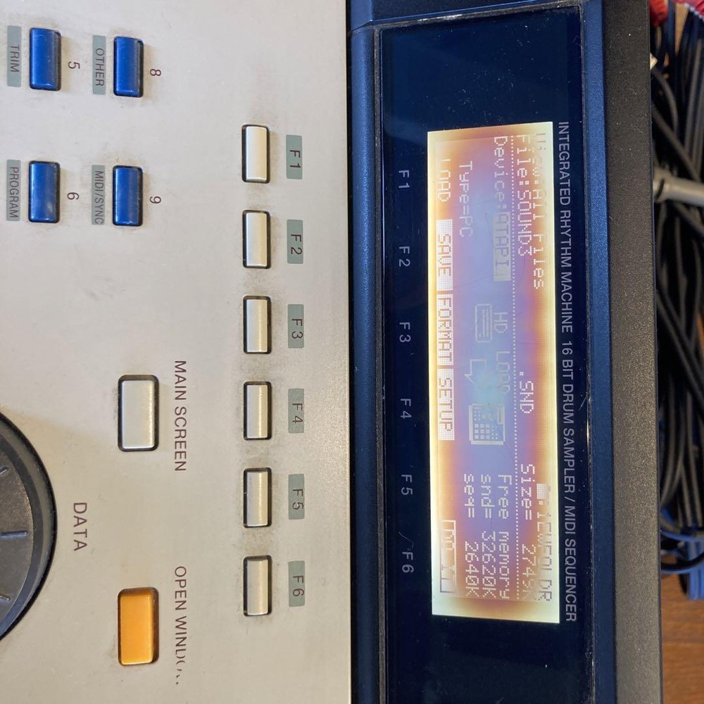 AKAI MPC2000XL Drum Machine Sampler Sampling Sequencer Working Confirmed