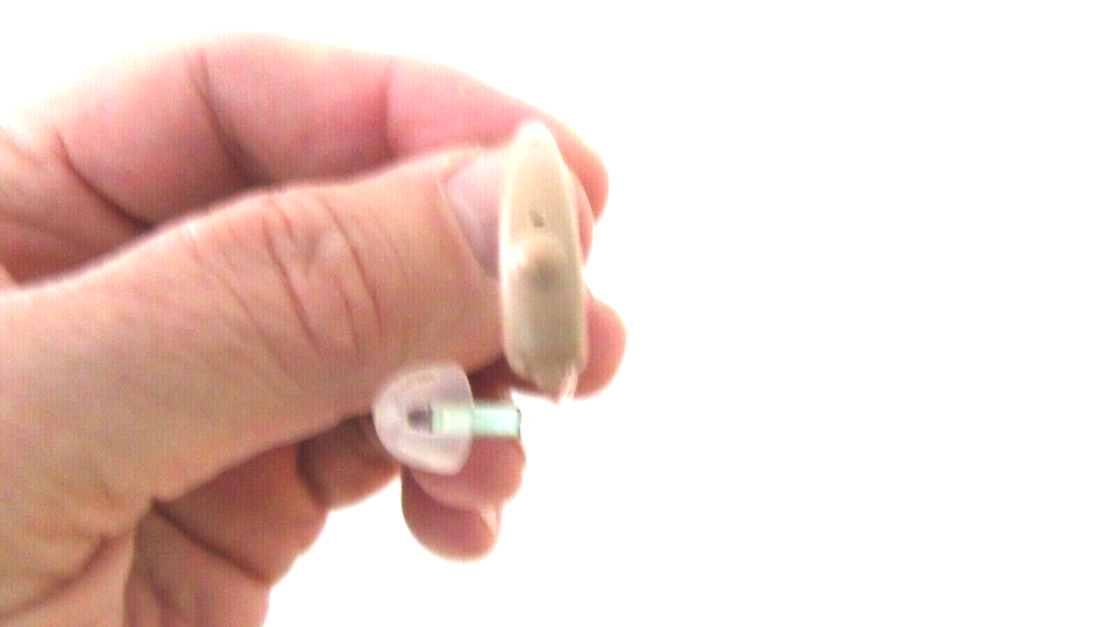 programmable DIGITAL RIC HEARING AID LEFT 4 programs ,2 MICS,noise reduction