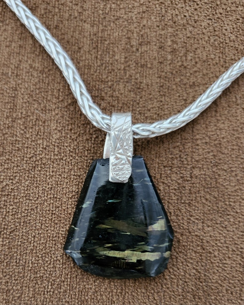 Nuummite pendant and Silver Chain