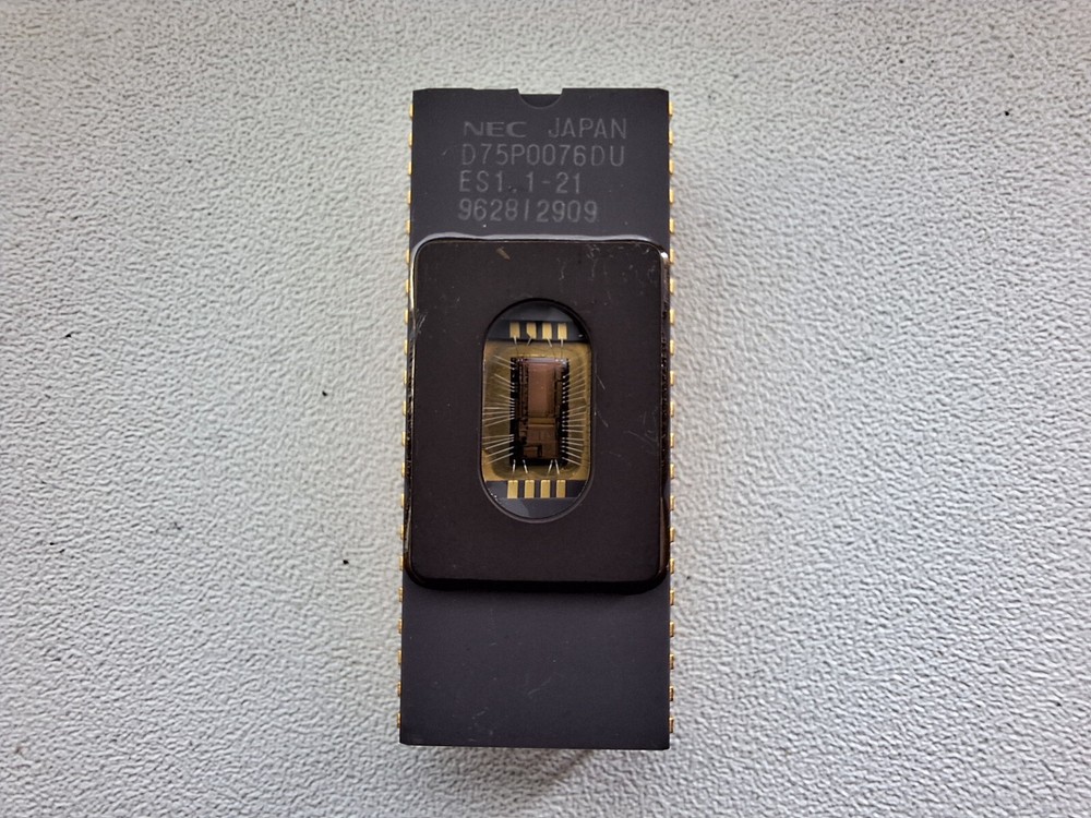 NEC D75P0076DU ES 1.1-21 engineering sample 4bit single chip MCU GOLD