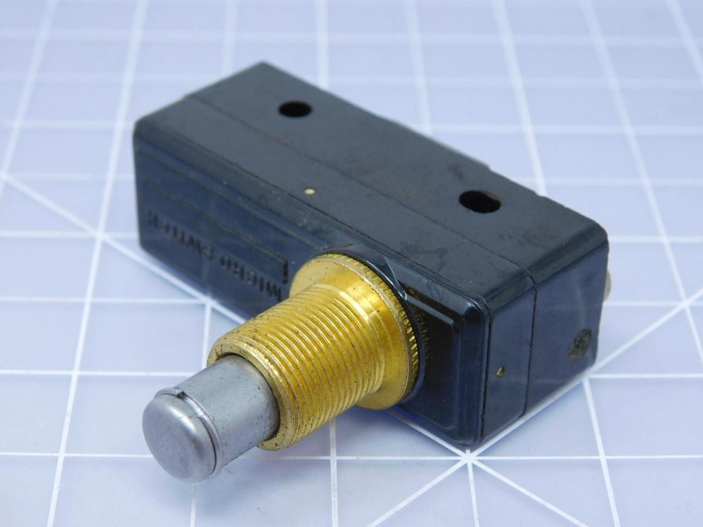 HONEYWELL M8805/1-018 BASIC / SNAP ACTION SWITCHES LARGE BASICS T122425