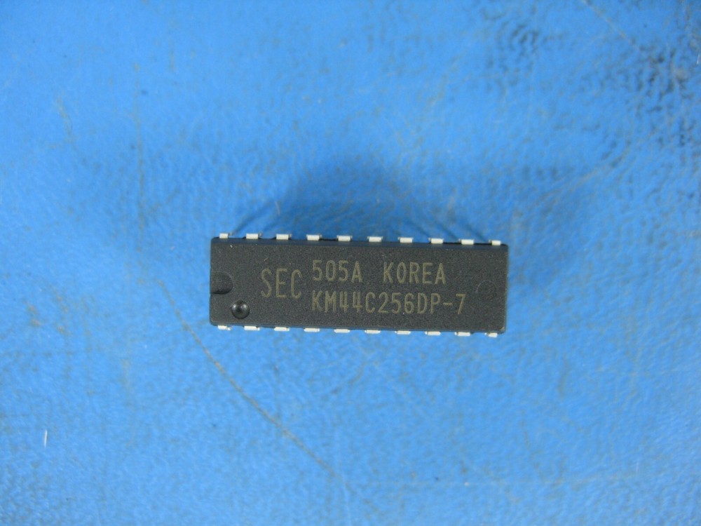 (1) KM44C256DP-7 256K X 4 BIT CMOS DRAM W/ FAST PAGE MODE DIP-20 SOCKET PULLS