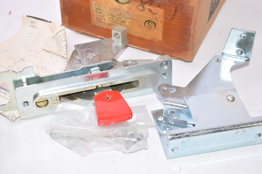 NEW General Electric Assembling TDF Handle Kit to Variable Depth Enclosures GEH-