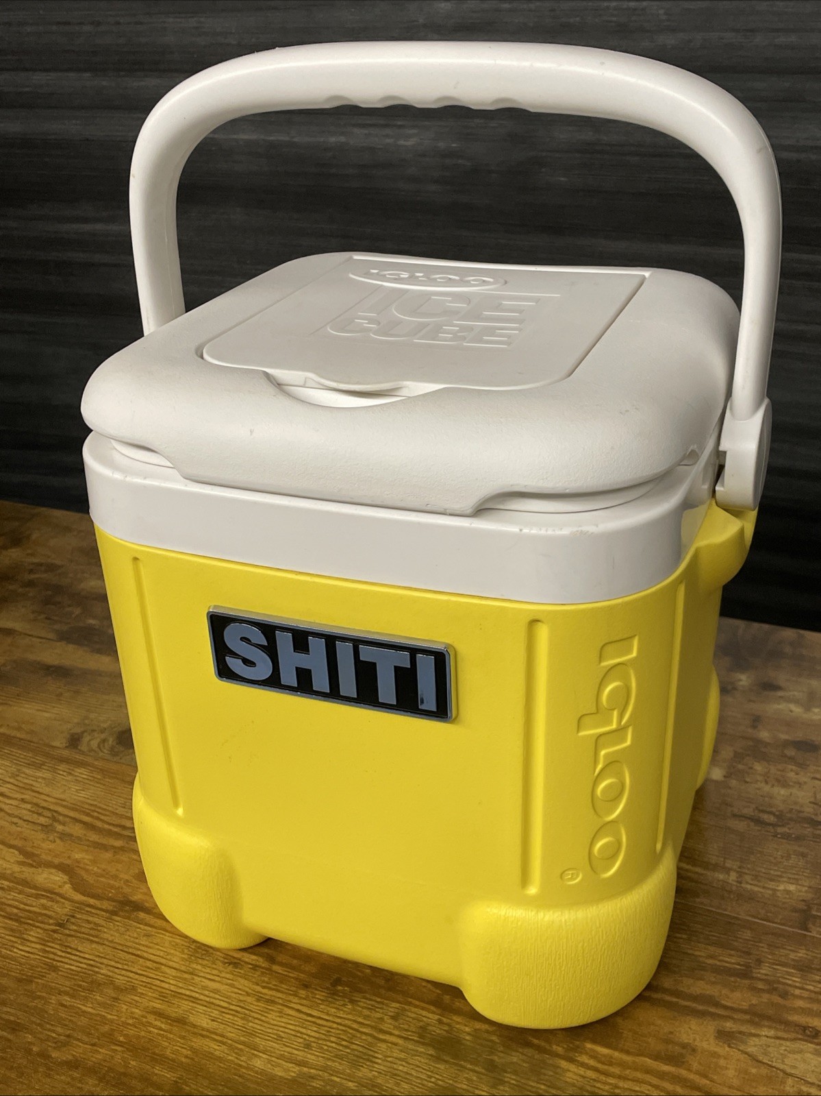 Igloo SHITI EMBLEM Ice Cube Yellow & White Cooler 12qt ~ 14 Cans